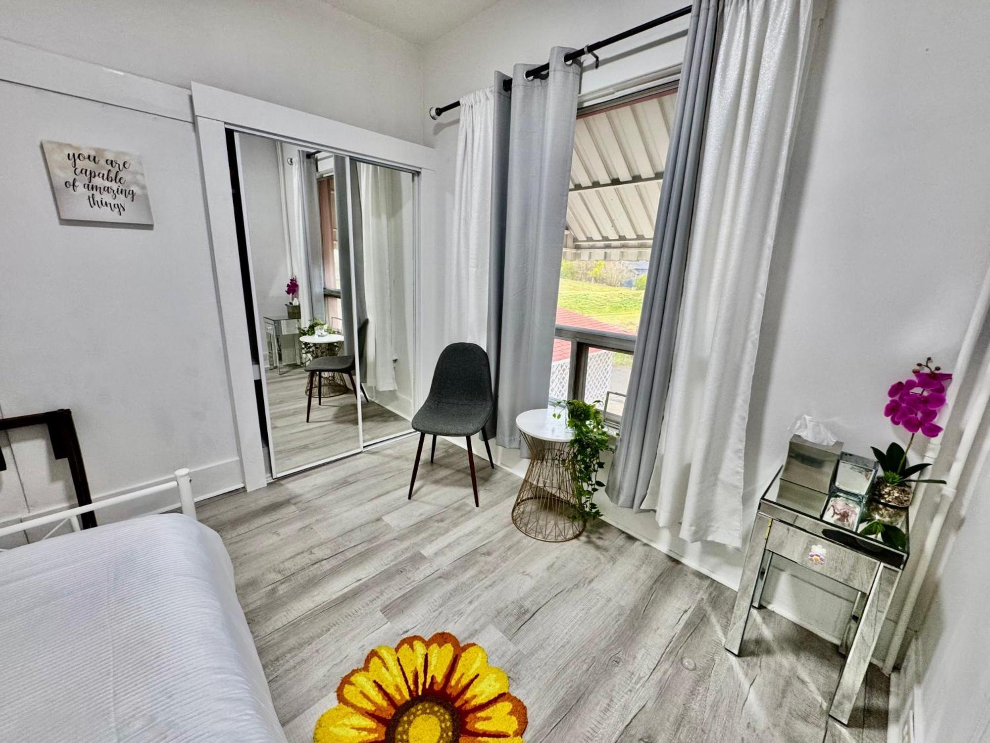 Seattle Home With 2 Bedrooms A King Bed Queen Bed And An Extra Sofa Bed Located 10 Minutes From Seatac Airport And 20 Minutes From Downtown Buitenkant foto